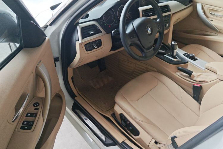 Used BMW 3 Series 2015 320i Active Edition
