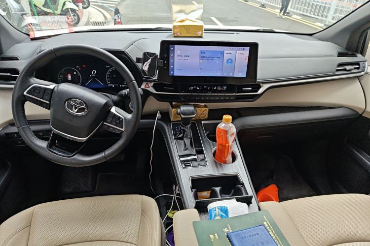 Used Toyota Sienna 2023 2.5L Hybrid Ultimate Edition