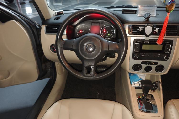 Used Volkswagen Bora 2011 1.6L Automatic Fashion Edition
