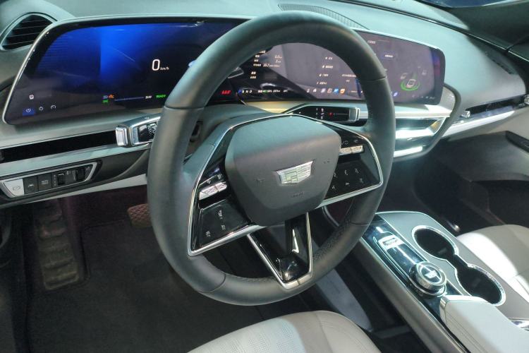 Used Cadillac LYRIQ 2024 Rear-Drive Standard Range Luxury Edition Steering Wheel