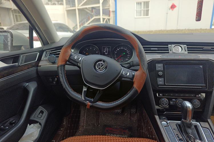 Used Volkswagen Magotan 2019 330TSI DSG Luxury Model China V Standard Steering Wheel