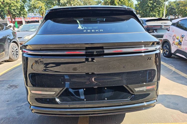 Used Zeekr 7X 2025 100 kWh Long-Range Rear-Wheel Drive with Intelligent Driving Features