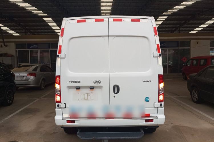 Used SAIC MAXUS Xintu V80 2021 2.0T Manual Classic City Delivery King Short Wheelbase Mid-Roof Design 3 Seats
