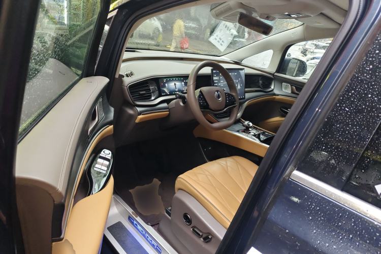 Used Denza D9 2022 DM-i 970 Four-Wheel Drive Flagship Model