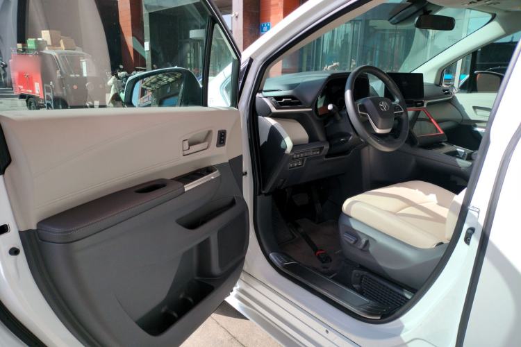 Used Toyota SIENNA 2024 2.5L Hybrid Comfort Edition Driver Seat