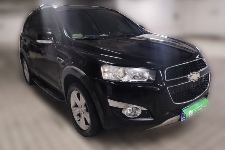 Used Chevrolet Captiva 2012 2.4L 4x4 Flagship Edition 7 Seats Front Right 45 Deg