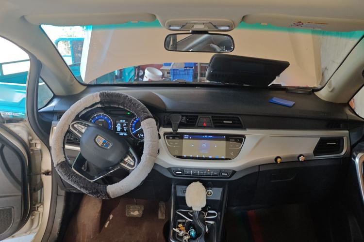 Used Geely Auto Vision X3 2020 1.5L CVT Luxury Model Center Console