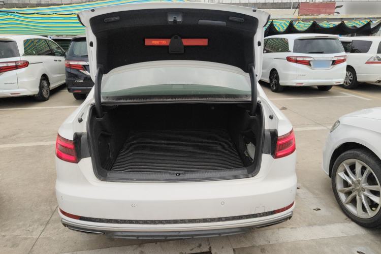Used Audi A4L 2019 40 TFSI Fashion Edition China VI Emission Standard Trunk