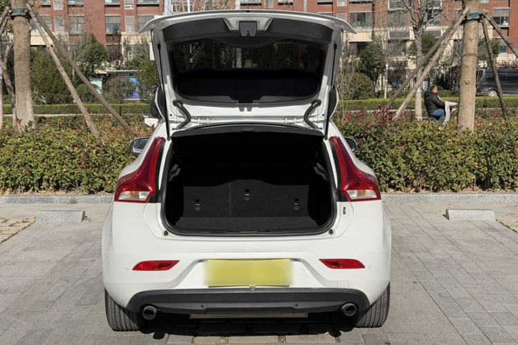 Used Volvo V40 2018 T3 Zhiyi Edition