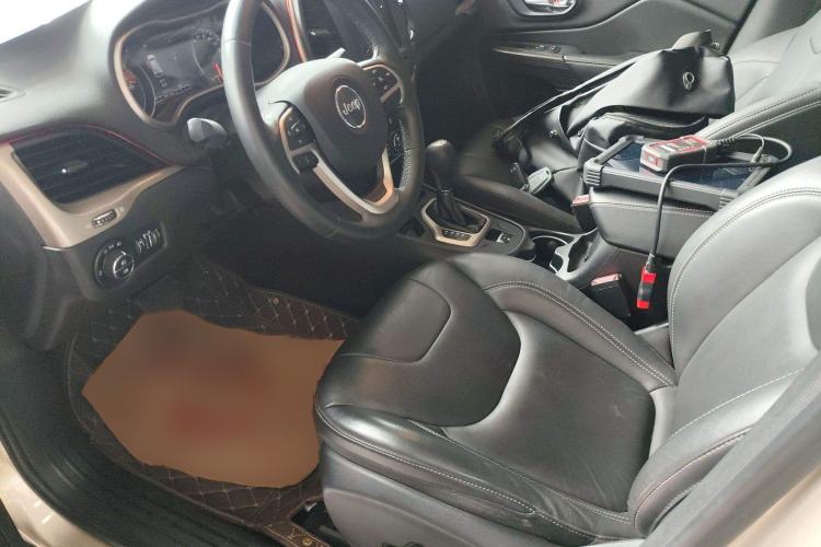 Used Jeep Cherokee 2016 2.0L Superior Edition