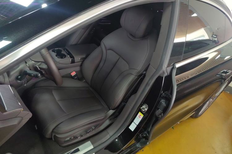 Used Denza Z9 2024 1100 km All-Wheel-Drive Ultra Version
