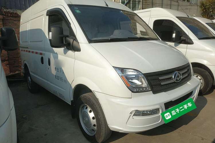 Used SAIC MAXUS Xintu V80 2023 2.0T Manual Classic City Delivery King Short Wheelbase Mid-Roof 3-Seater
