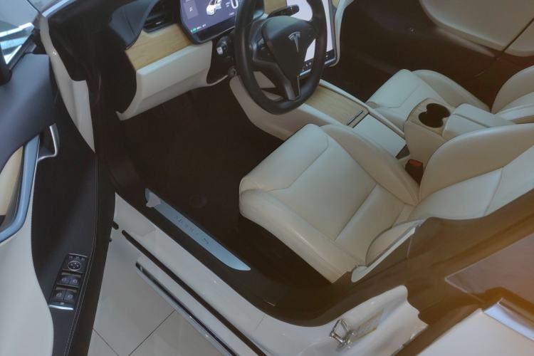 Used Tesla Model S 2019 Long-Range Version
