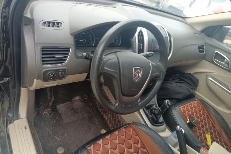 Used Baojun 630 2014 1.5L manual standard version Center Console