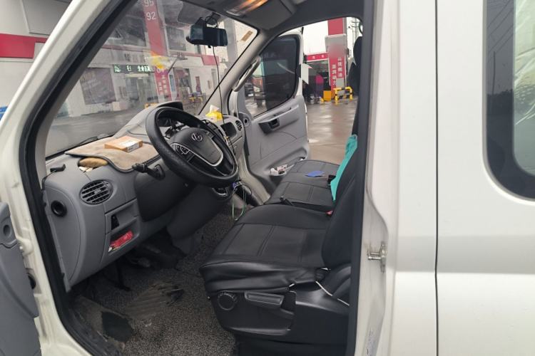 Used SAIC MAXUS Xintu V80 2019 2.5T Classic Model AMT Aoyuntong Long Wheelbase Mid-Roof 7-Seater
