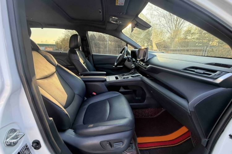 Used Toyota Granvia 2024 2.5L Hybrid Prestige PLUS Edition
