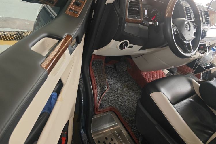 Used Volkswagen Caravelle 2017 2.0 TSI 4x4 Luxury Edition 7-Seater
