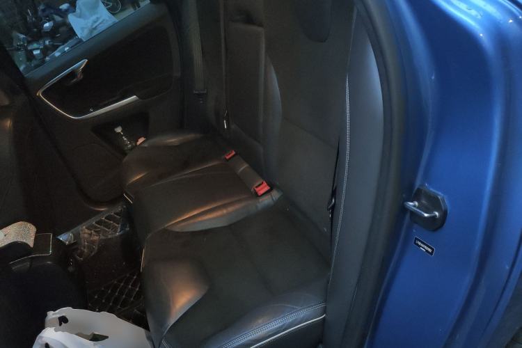 Used Volvo XC60 2017 T5 AWD Personalized Sport Upgrade Edition Left Rear Seat