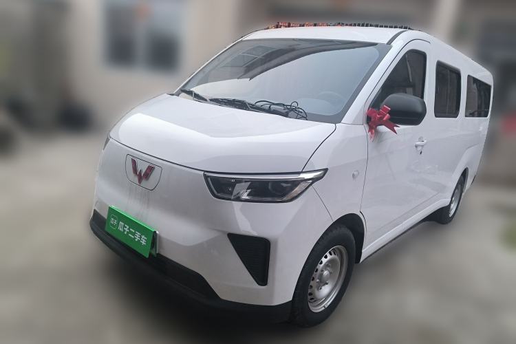 Used Wuling Yangguang 2024 300KM Comfort Version Passenger Van 75kW