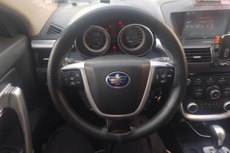 Used Bestune X80 2013 2.0L automatic luxury version
