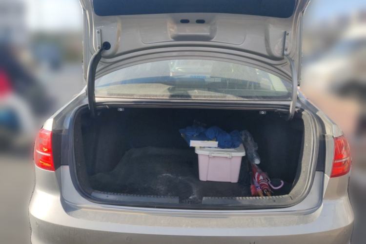 Used Volkswagen Sagitar 2015 1.6L Manual Comfort Model Trunk