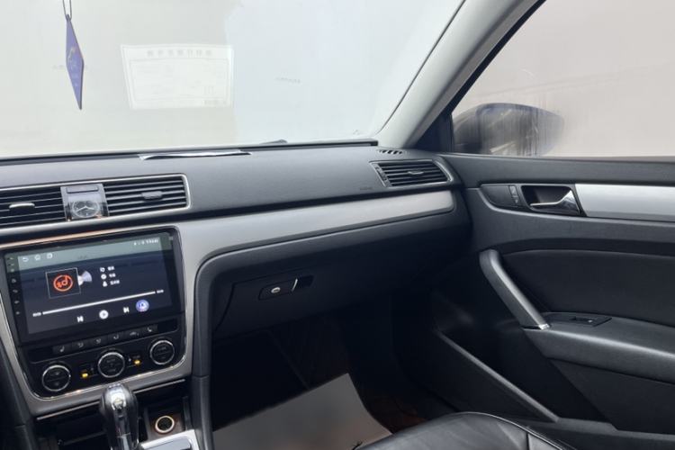 Used Volkswagen Passat 2014 1.8TSI DSG Prestige Edition Interior 5