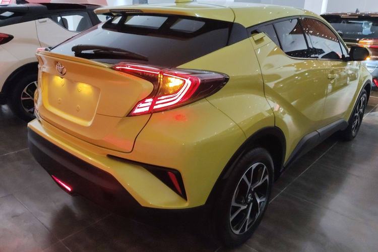 Used Toyota C-HR 2018 2.0L Luxury Sunroof Version China VI Standard Exterior 5