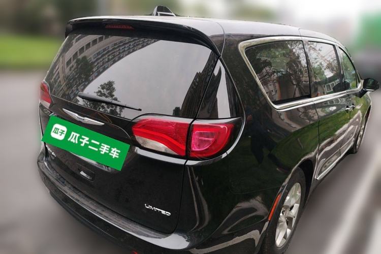 Used Chrysler Grand Voyager 2017 3.6L Premium Edition
