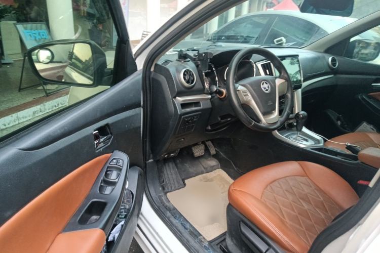 Used Venucia T70 2016 2.0L CVT Smart Choice Edition