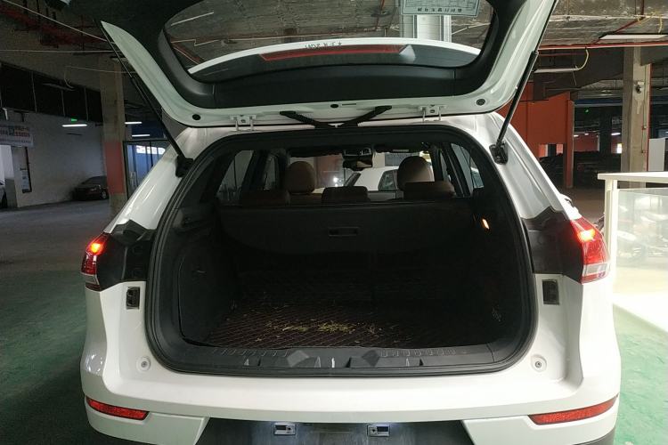 Used Haval H6 2017 Red Label 2.0T Automatic Two-Wheel Drive ZhiShang Model Trunk