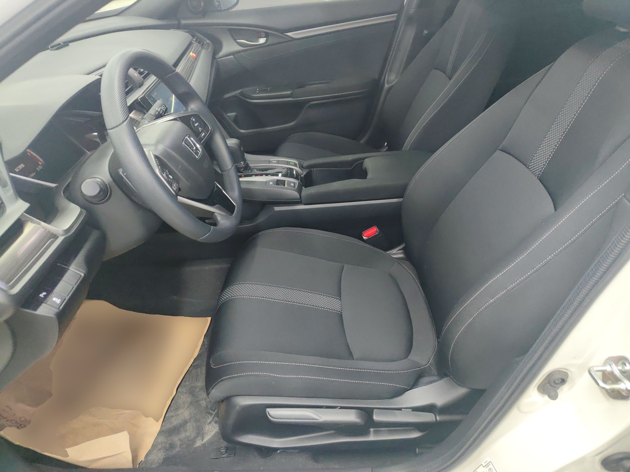 Переднее сиденье в автомобиле