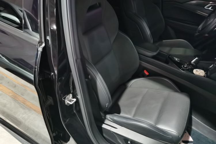 Used Lynk & Co 03 2022 2.0TD DCT JingPro Right Front Seat