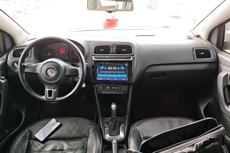 Used Volkswagen Polo 2011 1.6L Automatic ZhiKu Edition Center Console