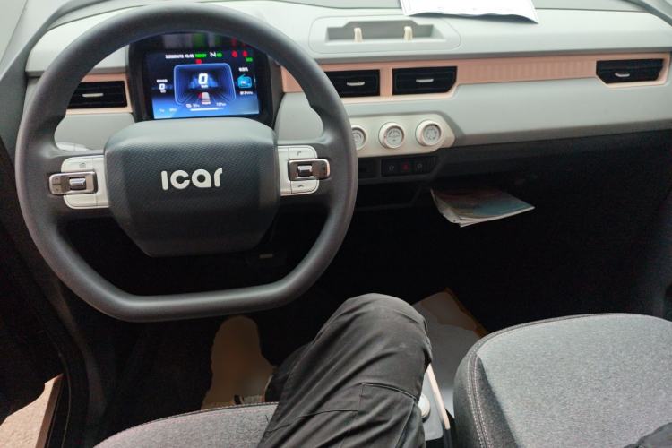 Used Chery QQ Ice Cream 2022 170km Sundae Phosphate Lithium-Ion Center Console