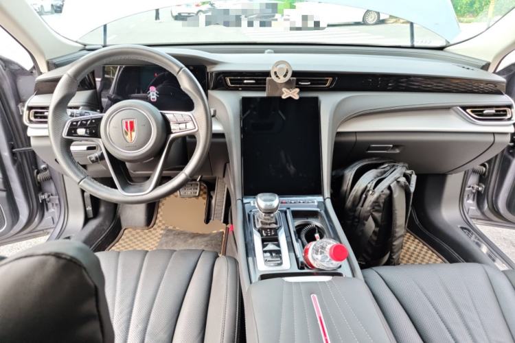 Used Hongqi H5 2023 2.0T Automatic Smart Connect Flagship Edition Center Console