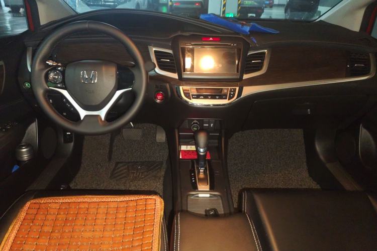 Used Honda Jade 2014 1.8L Automatic Comfort Elite Version 5 Seats Center Console