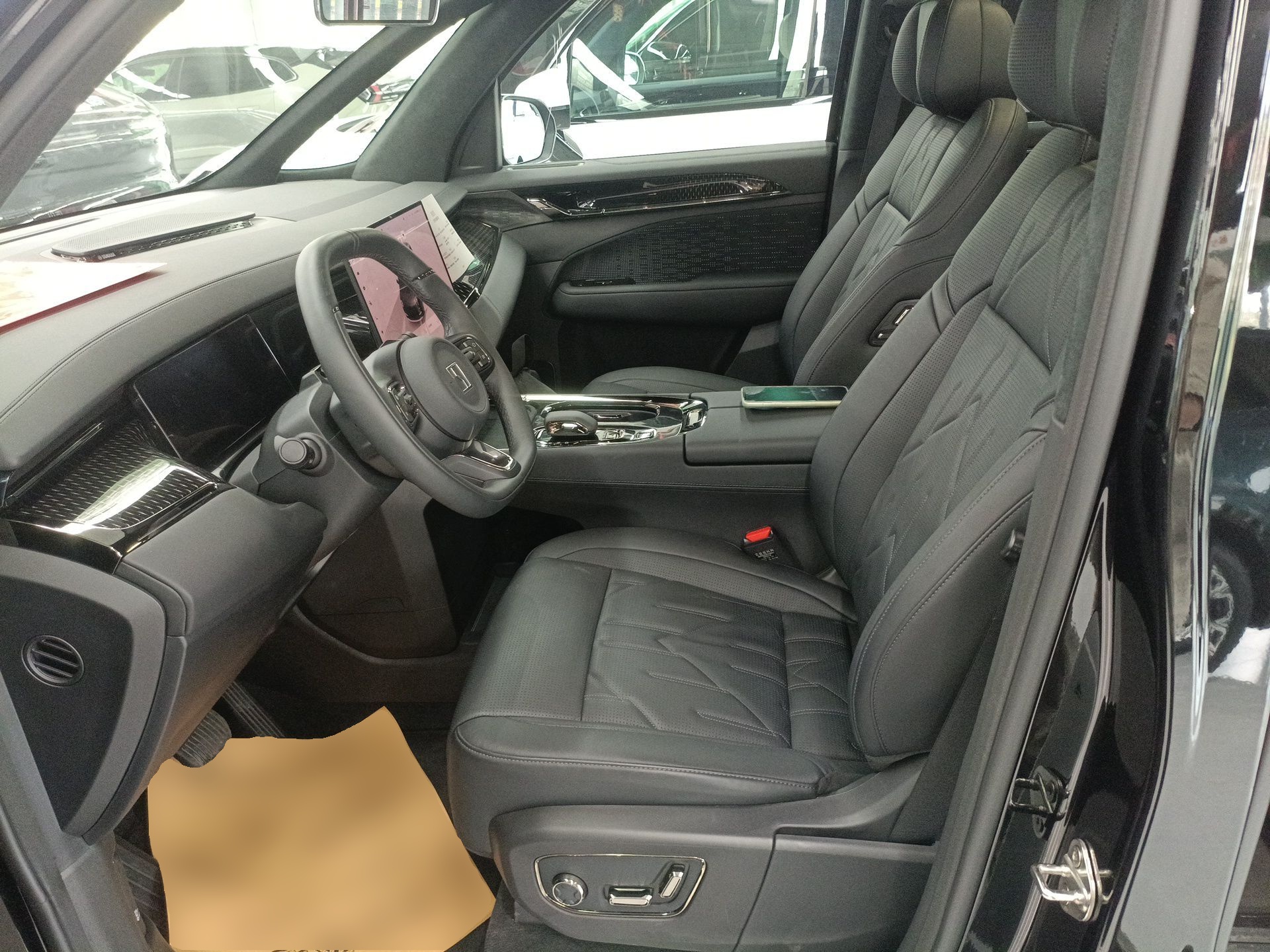 المقاعد الأمامية داخل السيارة