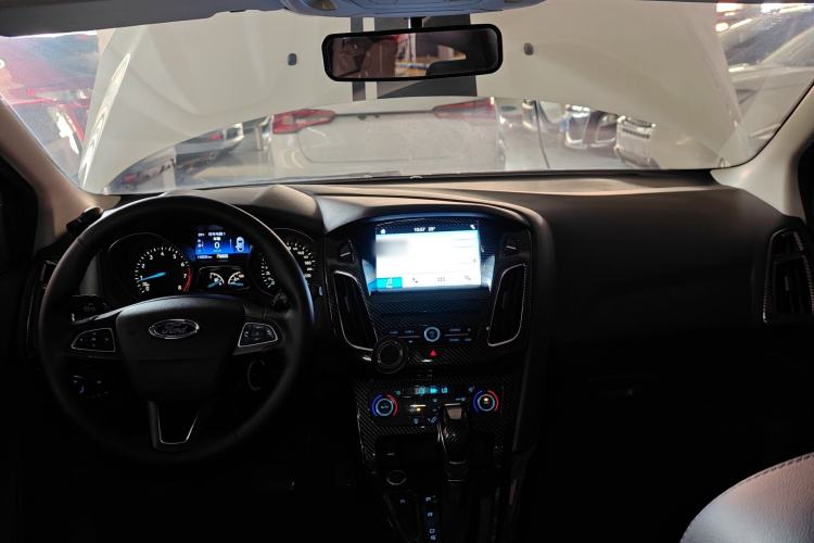 Used Ford Focus 2017 Hatchback EcoBoost 180 Automatic Elite Model Center Console