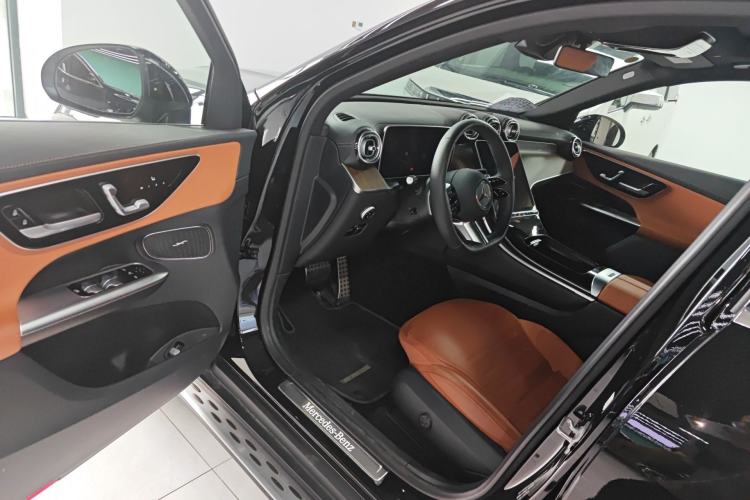 Used Mercedes-Benz GLC New Energy 2025 350 e L 4MATIC Collector's Edition Driver Seat