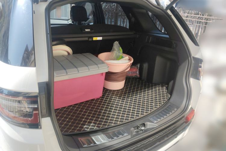 Used Land Rover Discovery Sport 2020 249 PS R-Dynamic Performance Edition Trunk