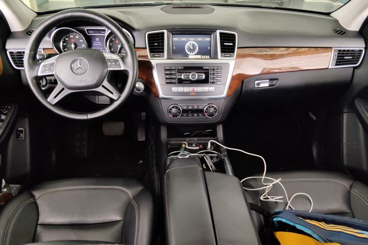 Used Mercedes-Benz M-Class 2015 ML 400 4MATIC Luxury Model Center Console