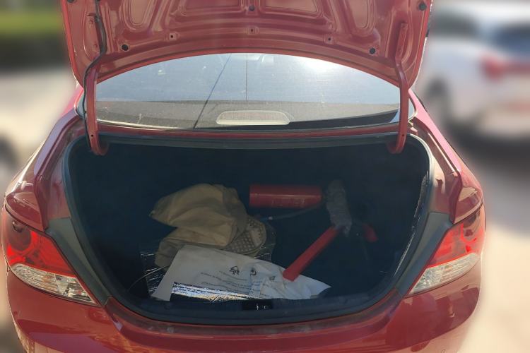 Used Hyundai Verna (older generation) 2010 Sedan 1.4L Manual Comfort GS Trunk