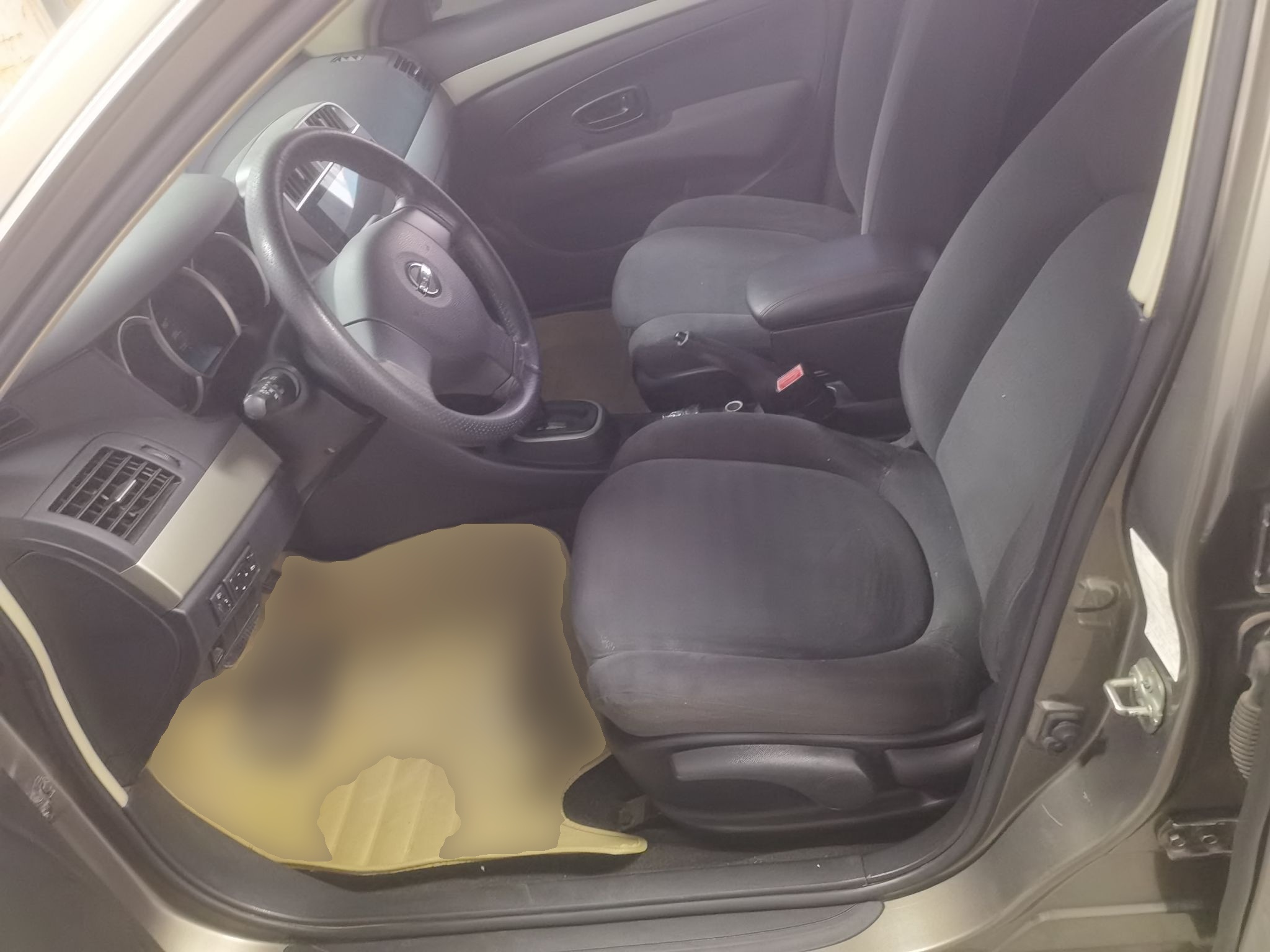 Переднее сиденье в автомобиле