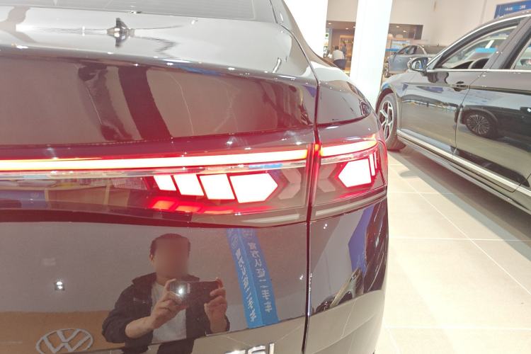 Used Volkswagen Magotan 2024 380TSI DSG Prestige Edition DaMai Package Exterior 3