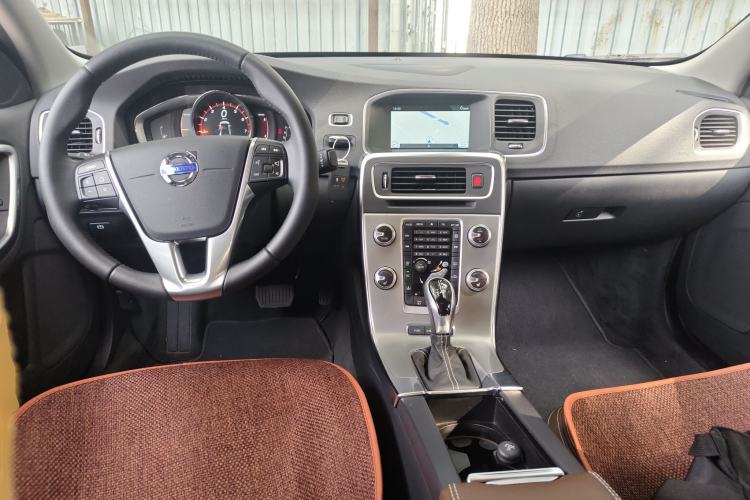 Used Volvo S60 New Energy 2015 S60L E-Drive Hybrid T6 Smart Drive Edition Center Console