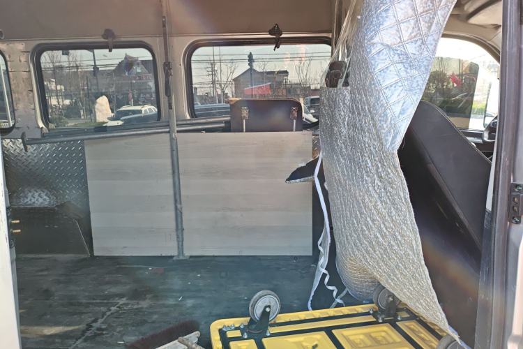 Used Dongfeng Yufeng 2023 V9+ 2.0T Manual Front-Wheel-Drive Multi-Function Mid-Roof Van with 7/8/9 Seats