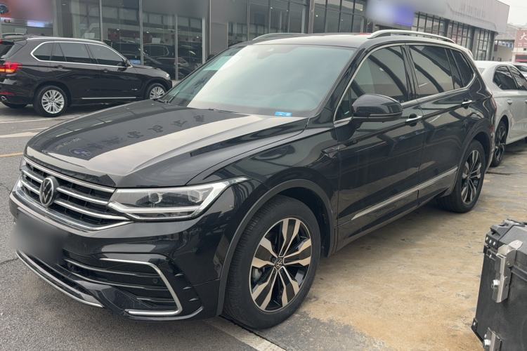 Used Volkswagen Tiguan L 2023 Facelifted 380TSI Automatic All-Wheel Drive R-Line Plus Version 7-Seater