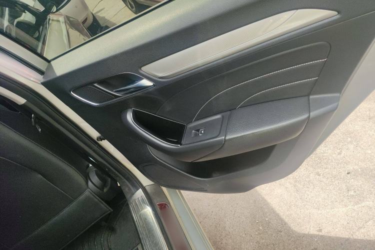 Used Roewe i6 New Energy 2017 45T Hybrid Connect & Smart Enjoyment Edition