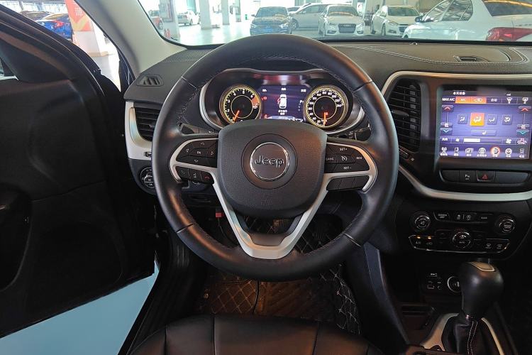 Used Jeep Cherokee 2020 2.0L Two-Wheel Drive Classic Sports Edition