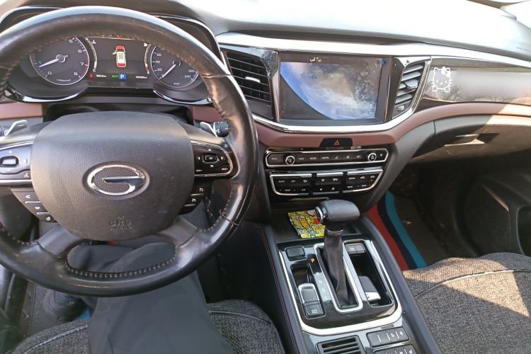 Used GAC Trumpchi GS8 2017 320T Two-Wheel Drive Luxury Smart Connectivity Version (7 Seats) Center Console
